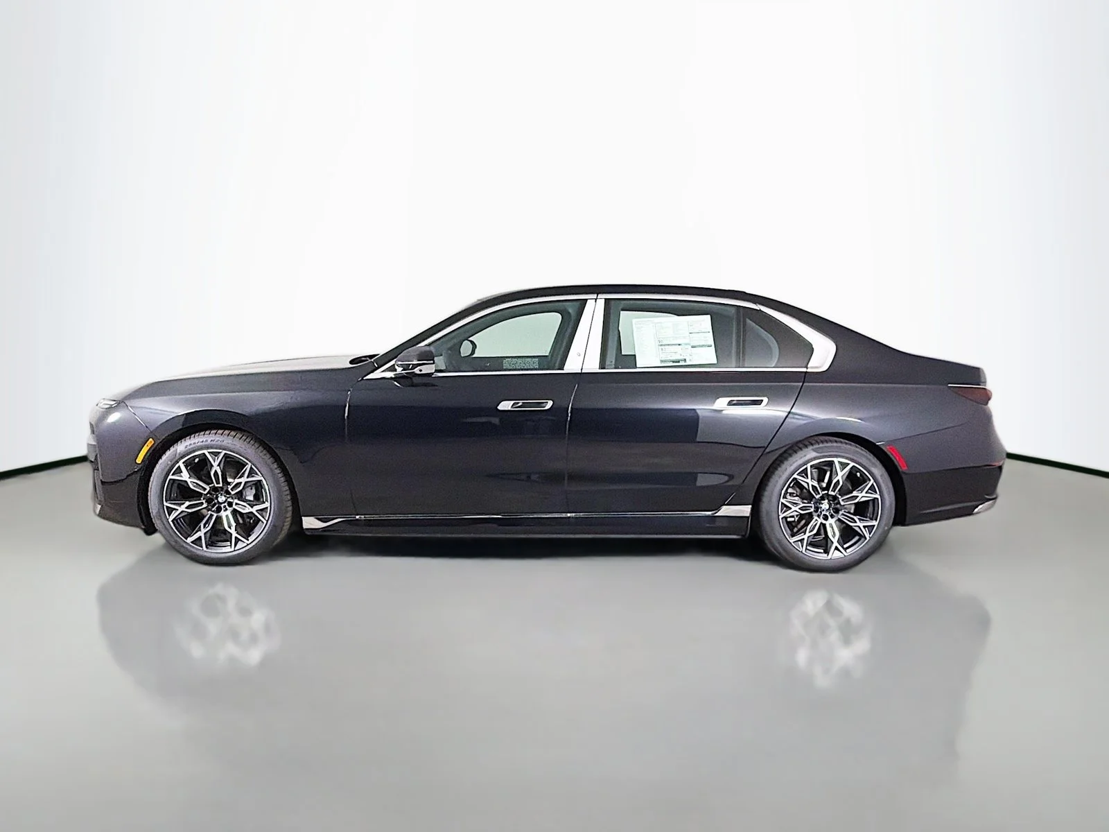 New 2026 Black Sapphire Metallic BMW xDrive60 image 4