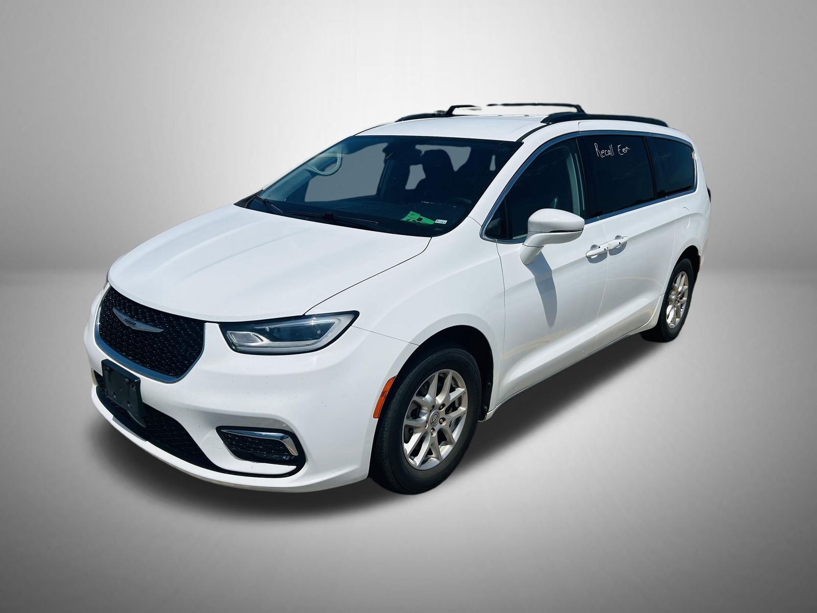 2022 Chrysler Pacifica Touring L's photo
