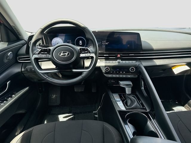 Used 2025 Red Hyundai SEL Convenience image 21