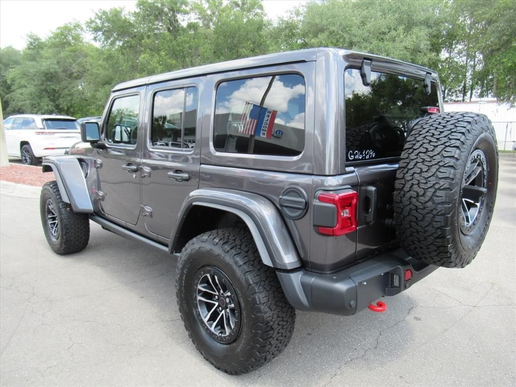 New 2026 Granite Crystal Metallic Clear-Coat Exterior Paint Jeep Rubicon X image 5