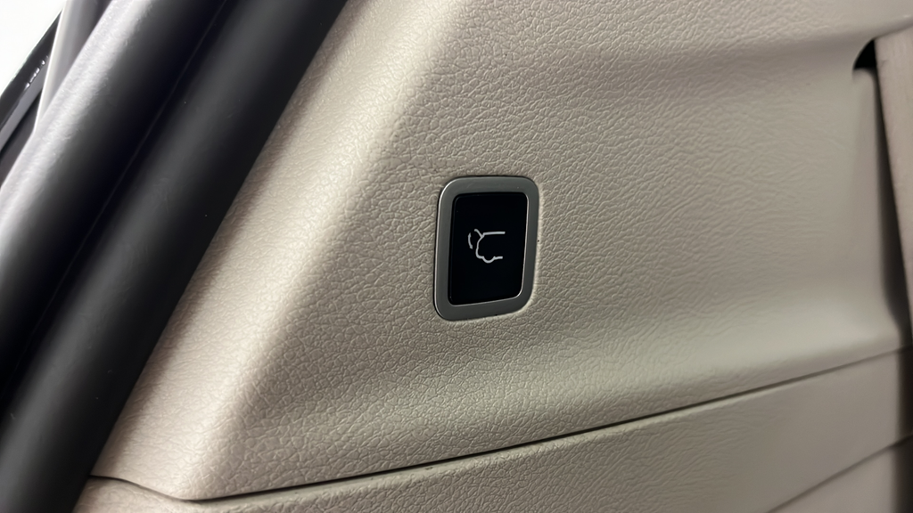 Used 2024 Silver Mist Clearcoat Chrysler Touring L image 30