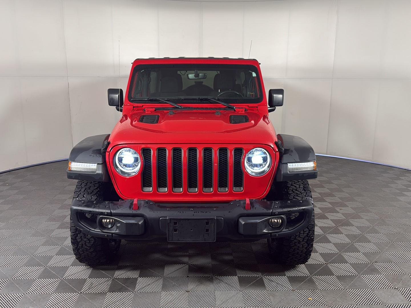 Used 2018 Firecracker Red Clearcoat Jeep Rubicon image 2