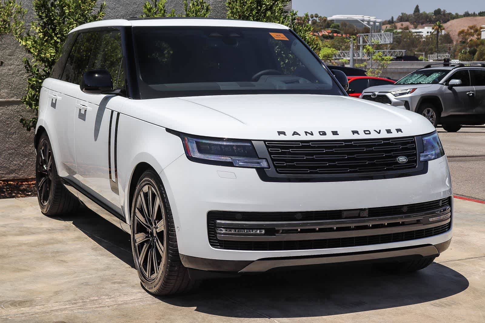 New 2026 Fuji White Land Rover SE image 3