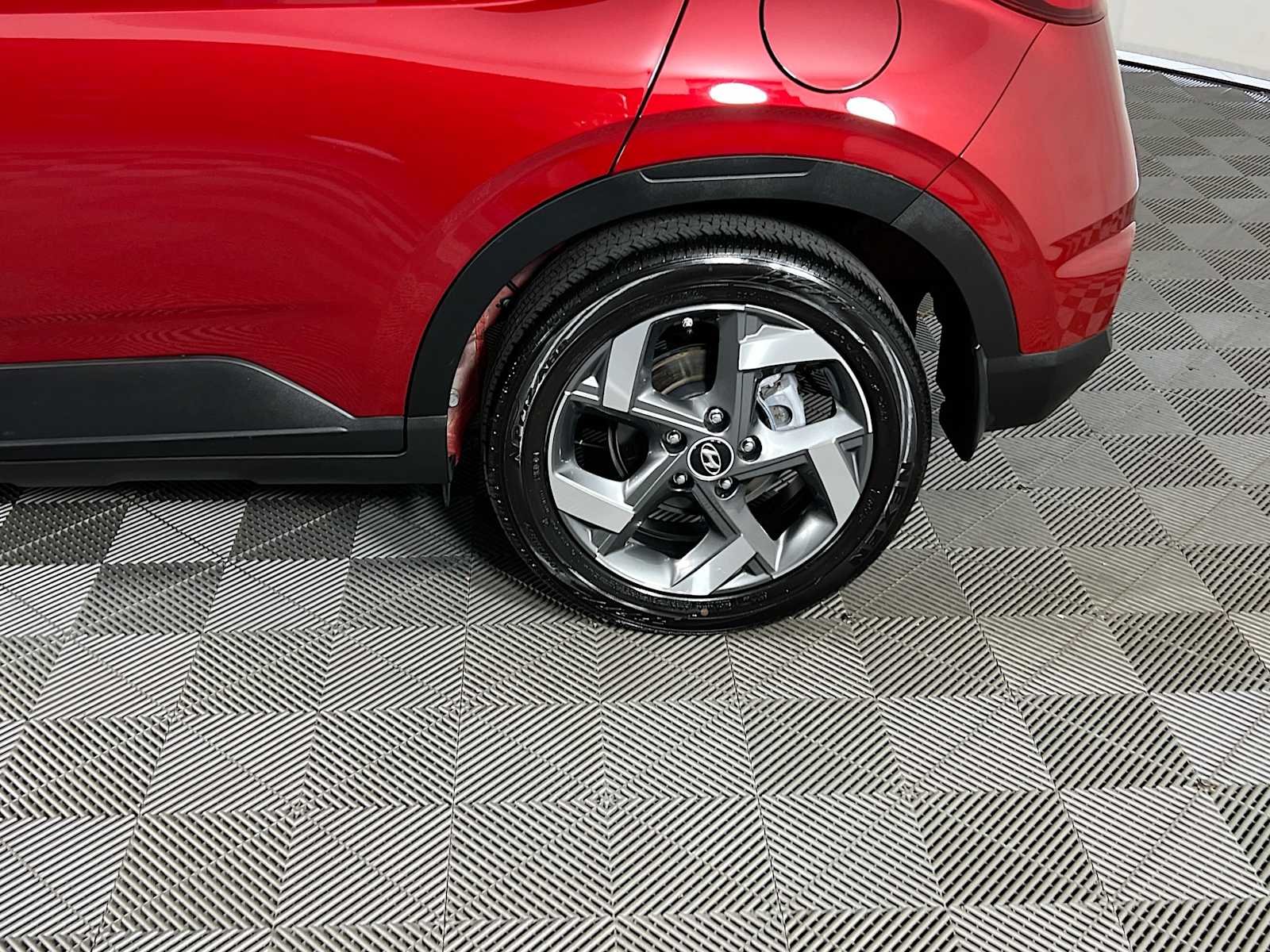 Used 2024 Ultimate Red Hyundai SEL image 31