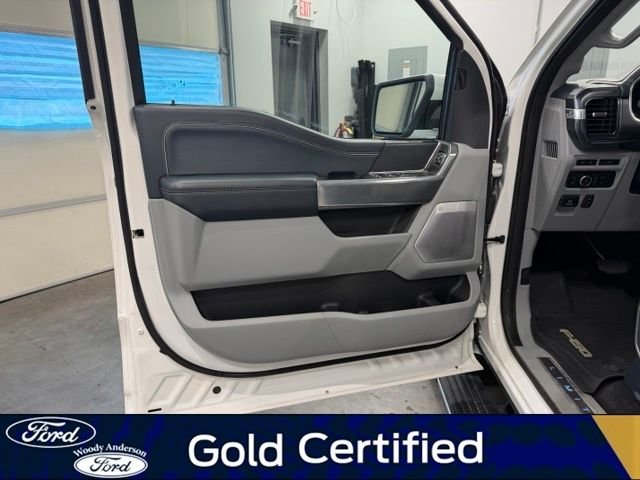 Used 2023 White Metallic Ford Limited image 23