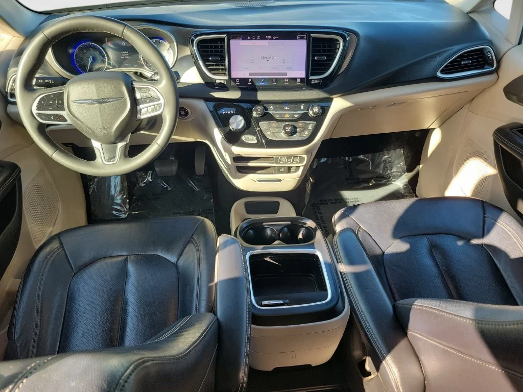 Certified Used 2022 White Chrysler Touring L image 18