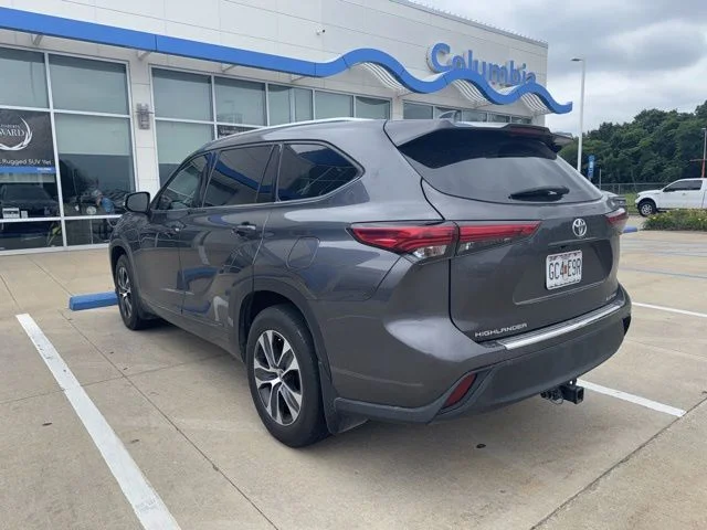 Used 2020 Gray Toyota XLE image 5