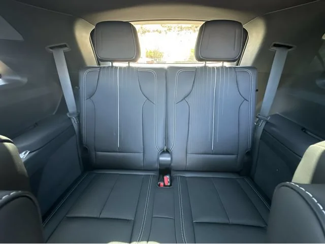 2027 Cadillac VISTIQ Sport - Photo 18