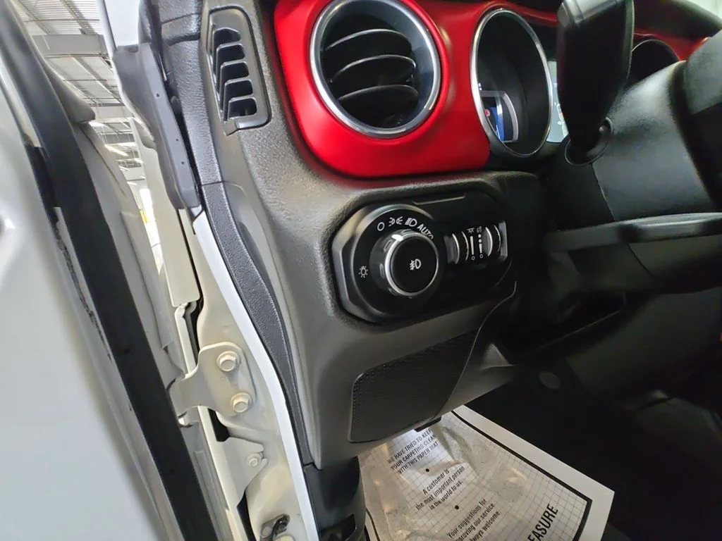 Used 2019 White Jeep Unlimited Rubicon image 26