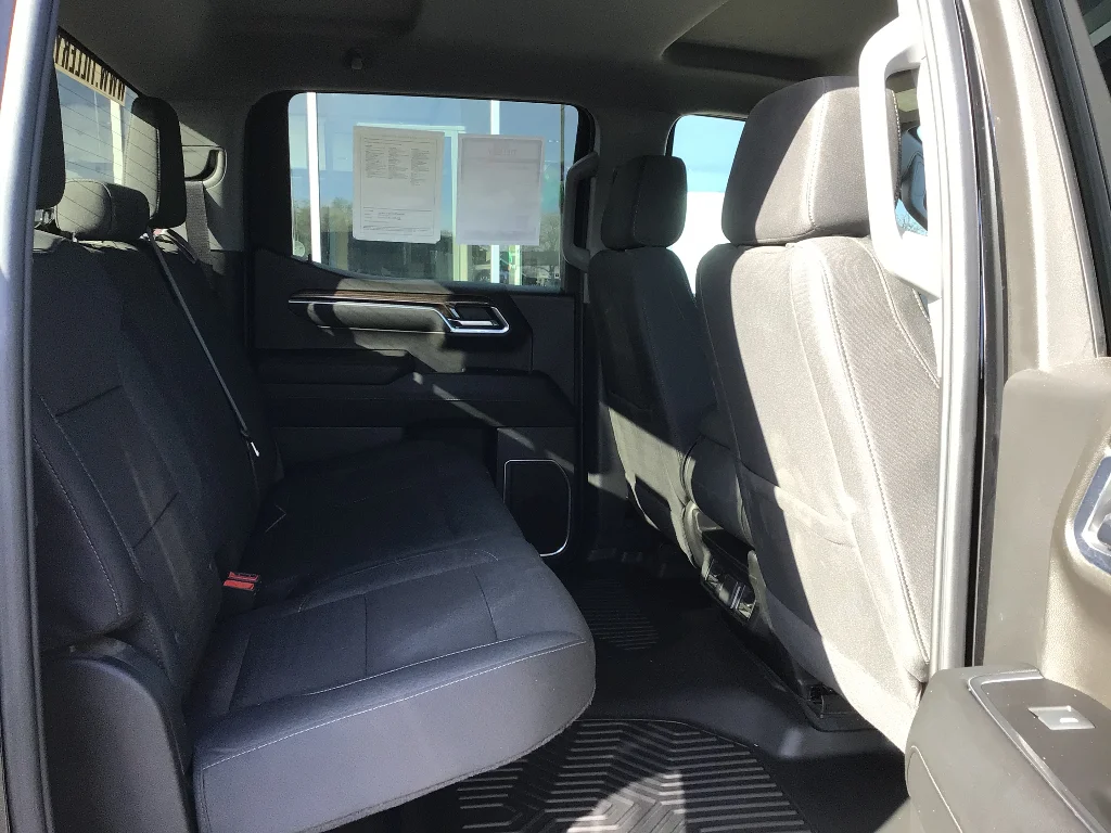 Used 2025 Black Chevrolet LT image 7