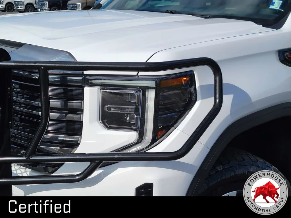 Used 2023 White GMC AT4 image 11