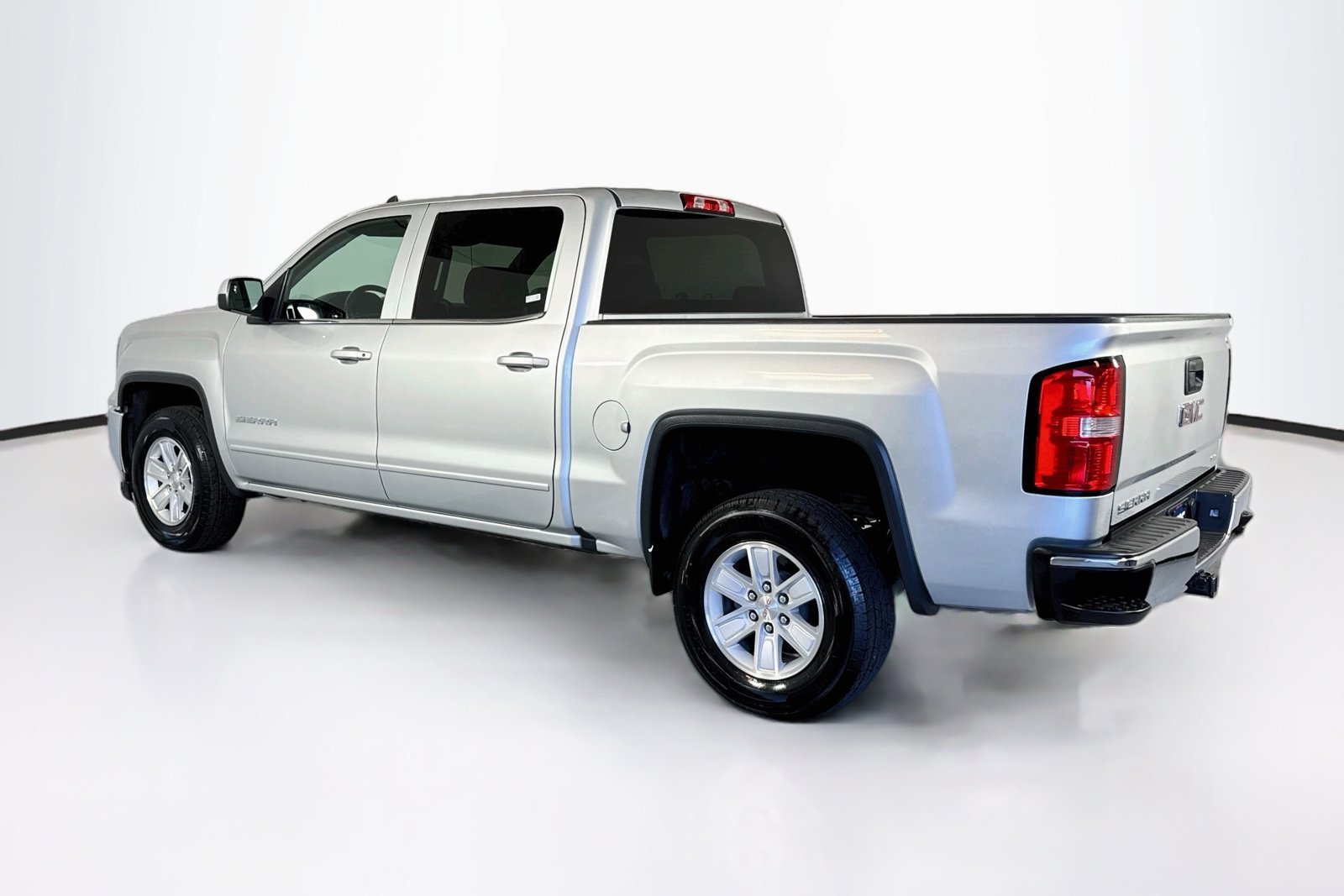 Used 2018 Quicksilver Metallic GMC SLE image 7
