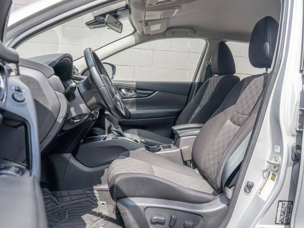 Used 2020 Silver Nissan SV image 17