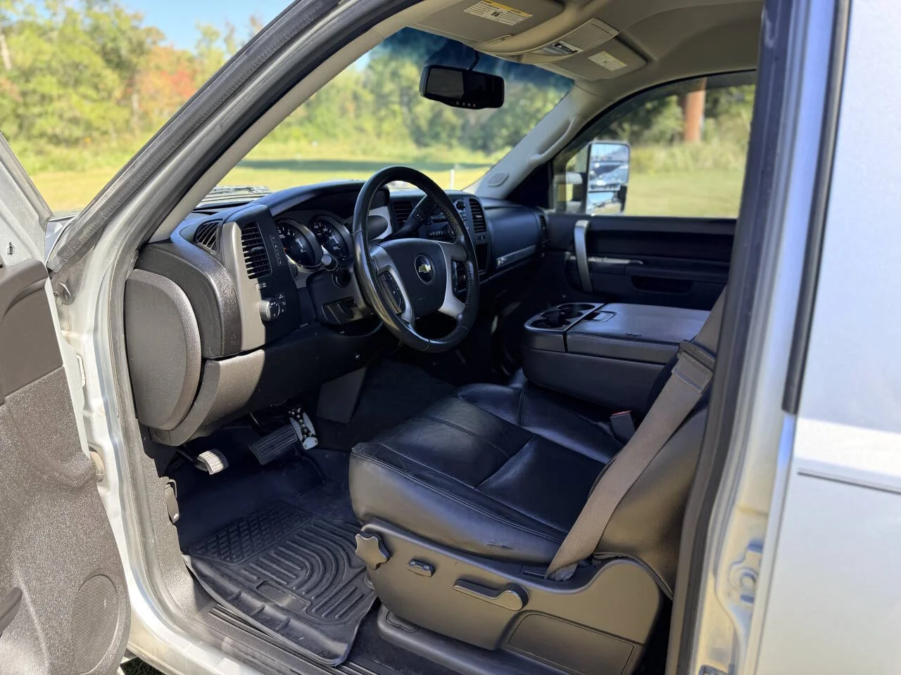 Used 2013 Silver Chevrolet LT 4x4 4dr Crew Cab 5.8 ft. SB image 13