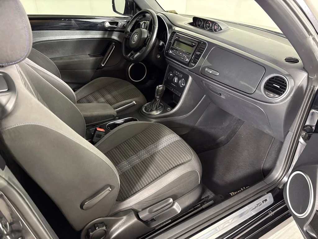 Used 2014 Black Volkswagen 2.0T R-Line image 19