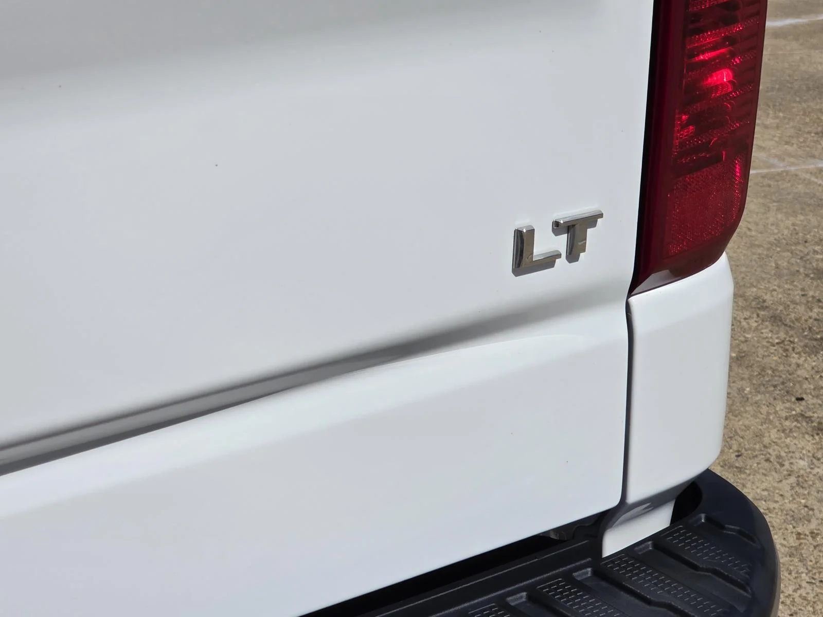 Used 2024 Summit White Chevrolet LT image 11
