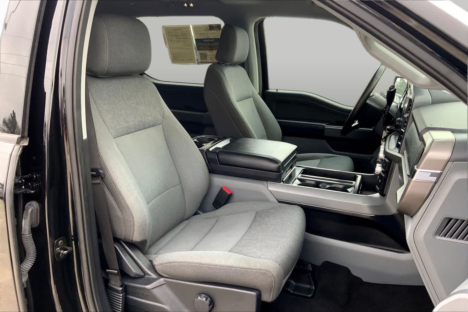 Used 2024 Agate Black Metallic Ford XLT image 15