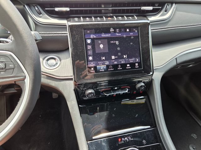 New 2026 Silver Zynith Exterior Paint Jeep Laredo image 17