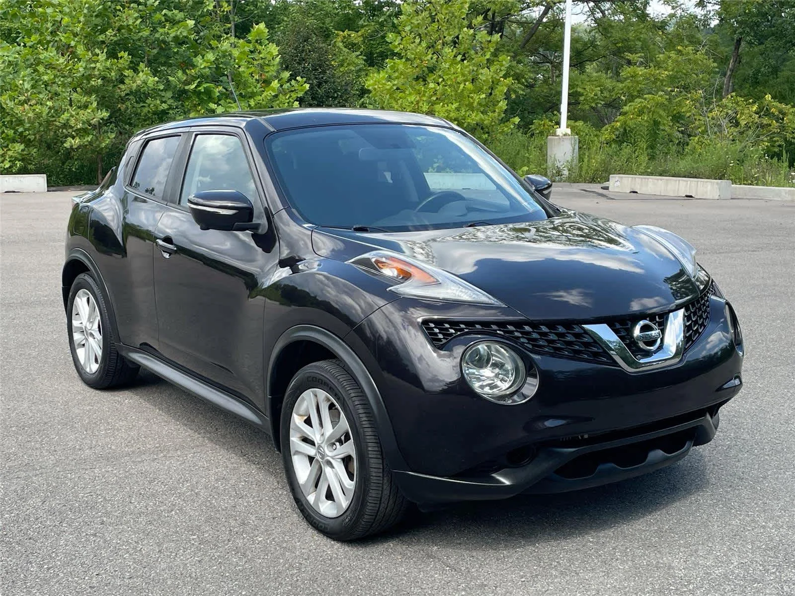 Used 2016 Bordeaux Black Nissan SV image 7