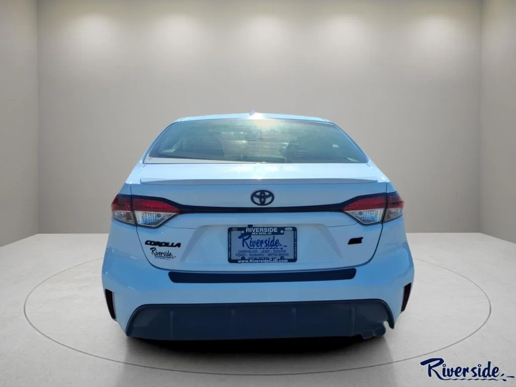 Used 2024 White Toyota SE image 3