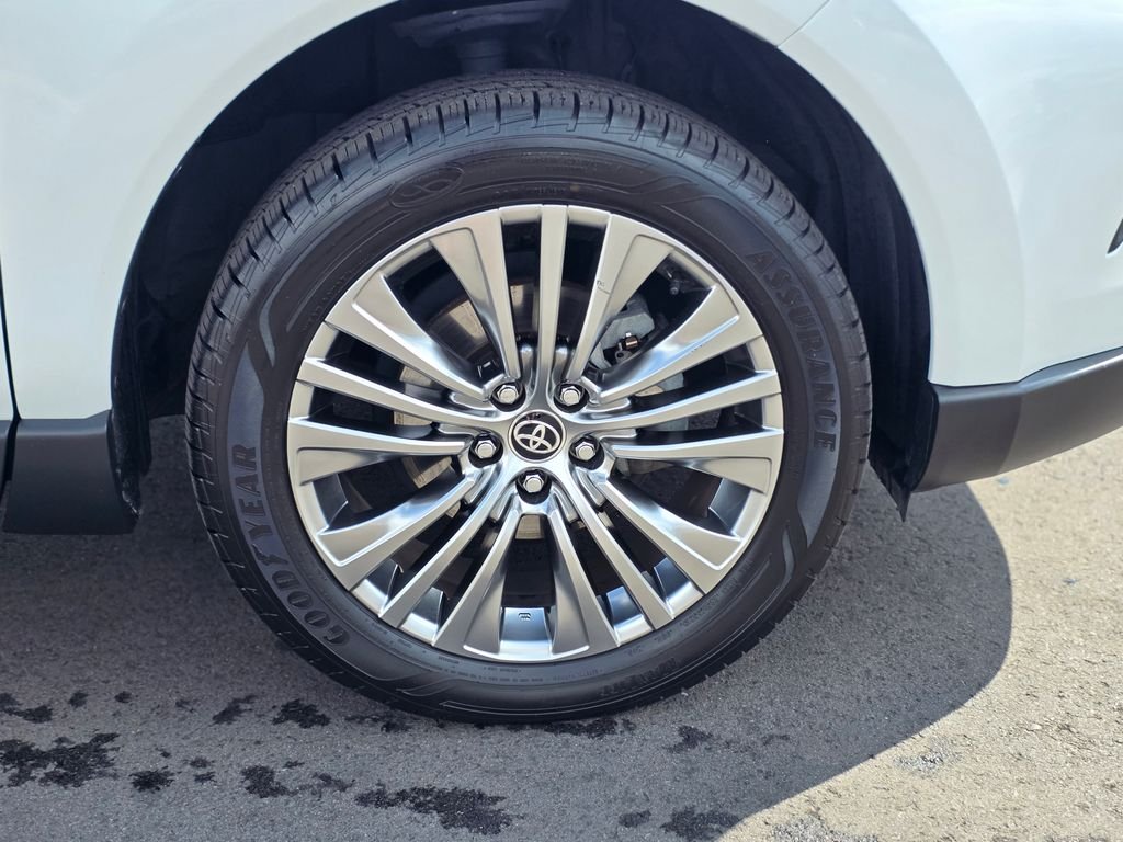 2024 Toyota Venza XLE - Photo 8