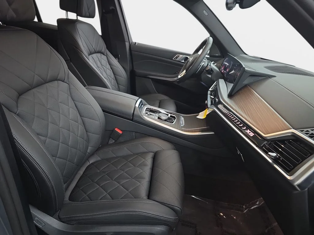 Used 2026 Skyscraper Grey Metallic BMW xDrive40i image 10