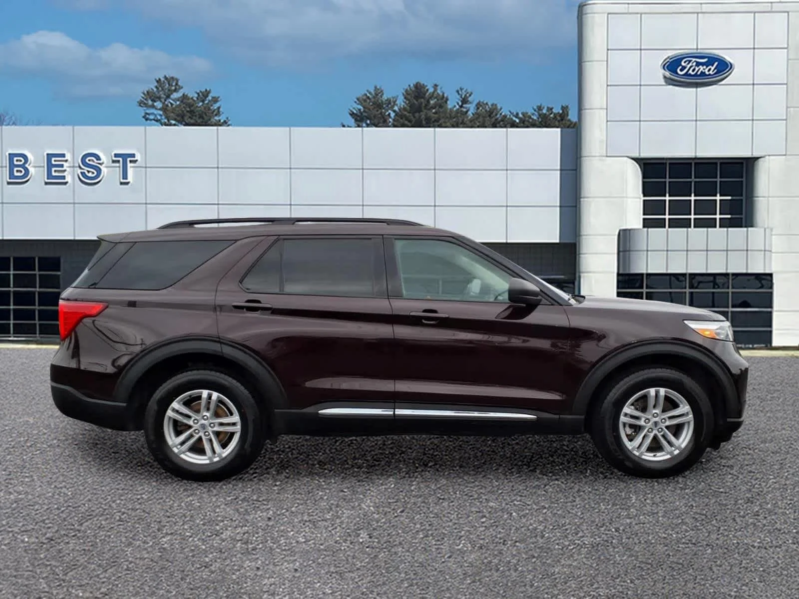 Used 2022 Jewel Red Ford XLT image 9