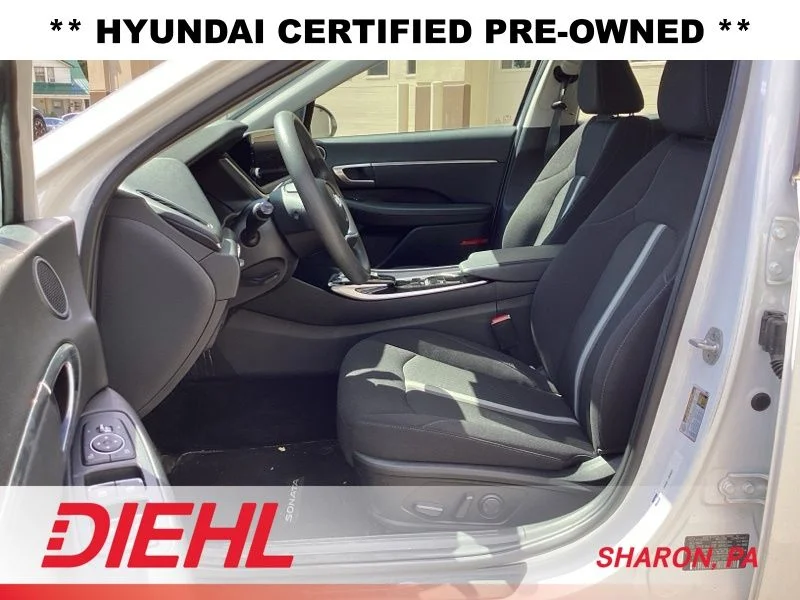 Used 2023 White Hyundai SEL image 9