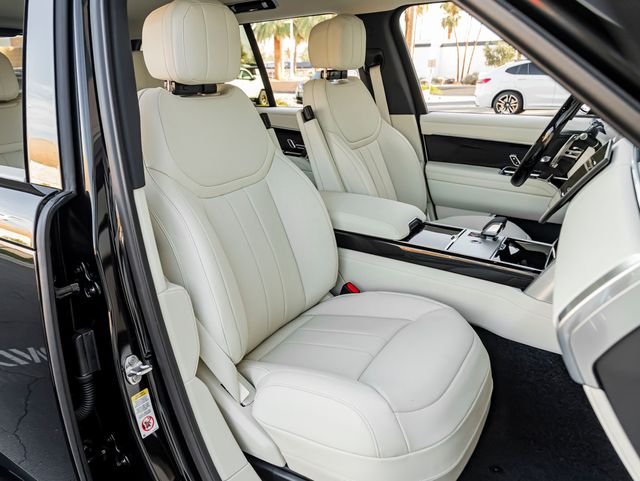 New 2026 Santorini Black Land Rover SE image 29
