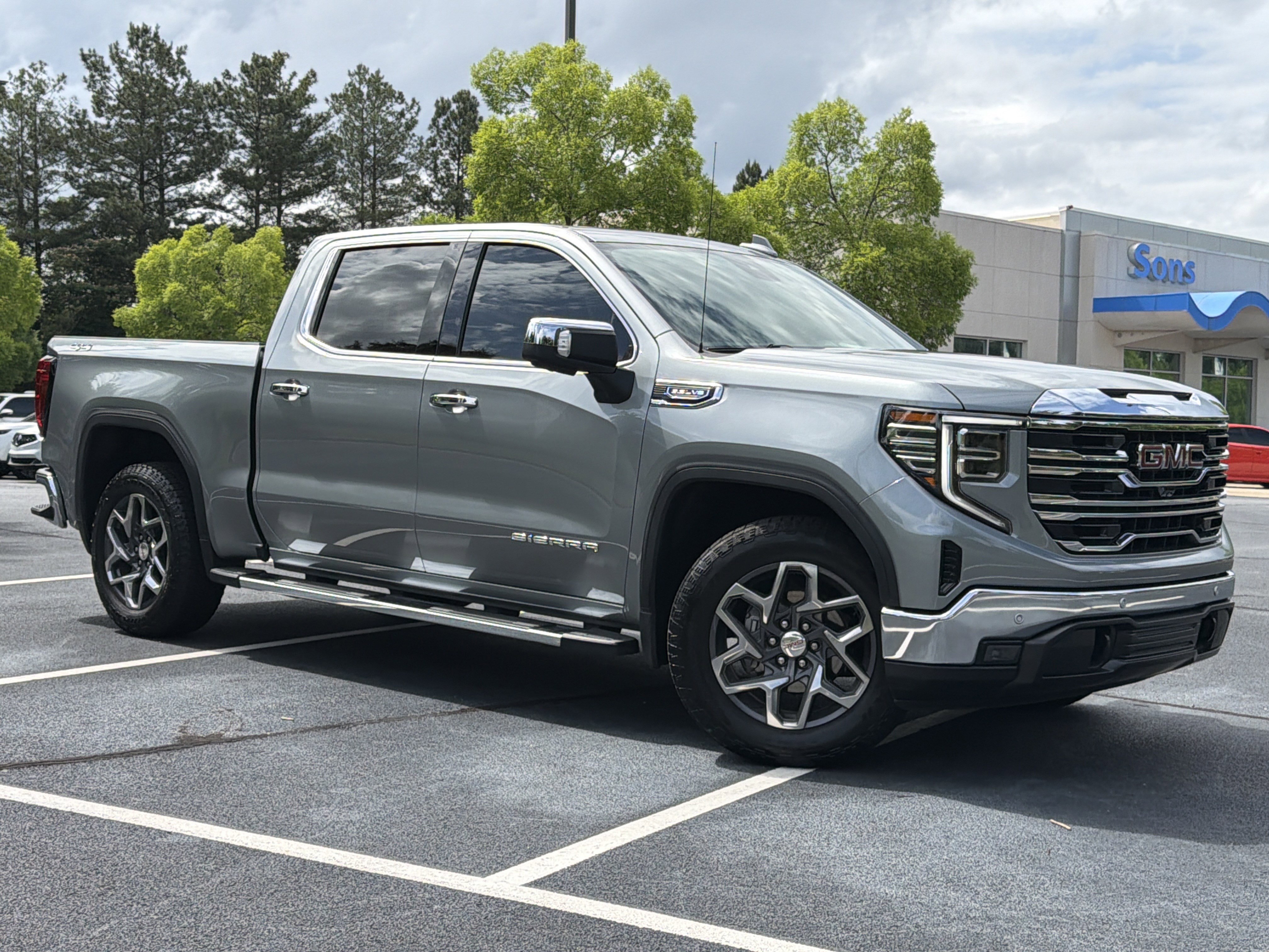 2025 GMC Sierra 4WD Crew Cab Standard Box SLT's photo