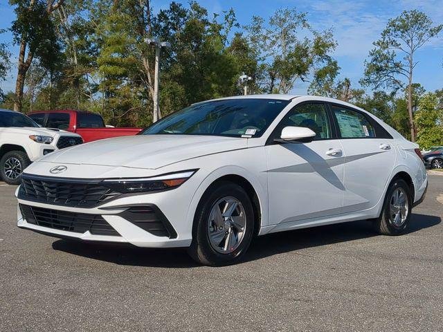 New 2026 White Hyundai SE image 2