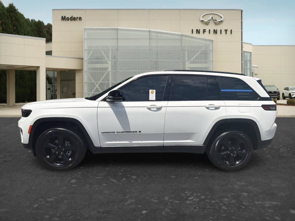Used 2024 Bright White Clearcoat Jeep Altitude X image 7
