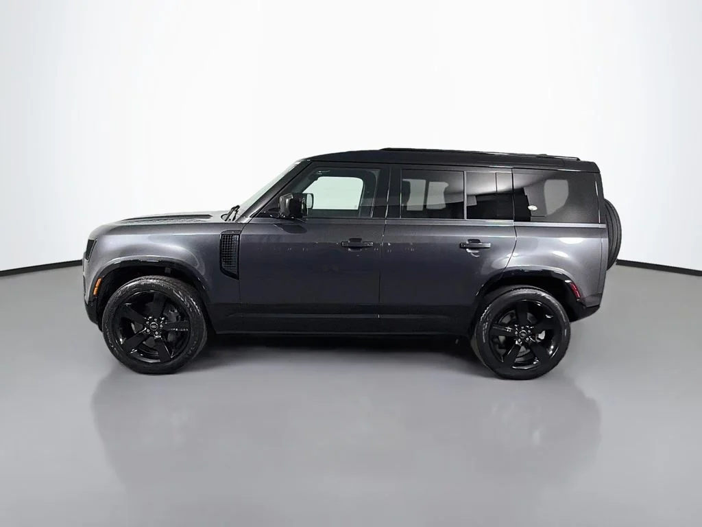 Used 2023 Gray Land Rover X-Dynamic SE image 8