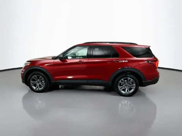 New 2027 Ruby Red Metallic Tinted Clearcoat Ford Active image 4