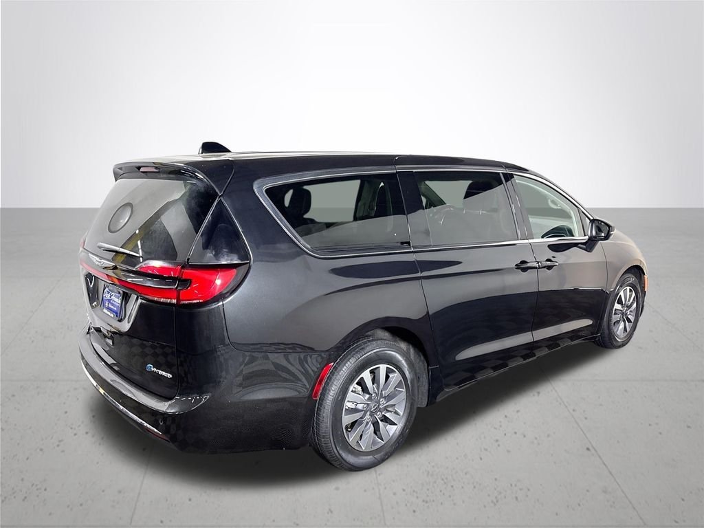 Used 2023 Black Chrysler Touring L image 6