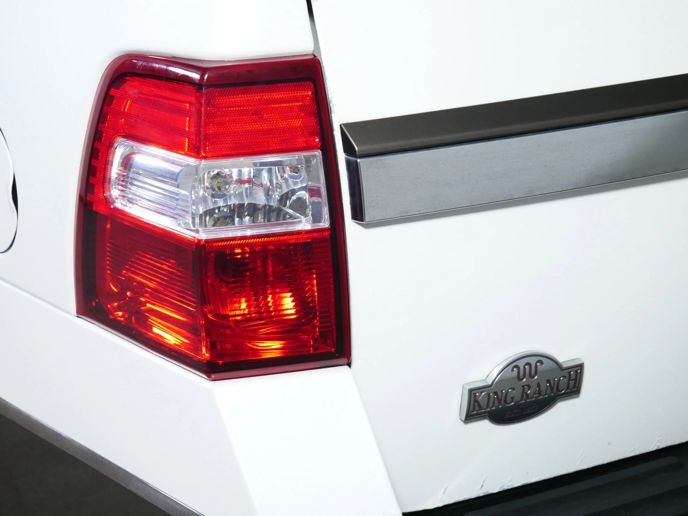 Used 2015 White Platinum Metallic Tri-Coat Ford King Ranch image 17