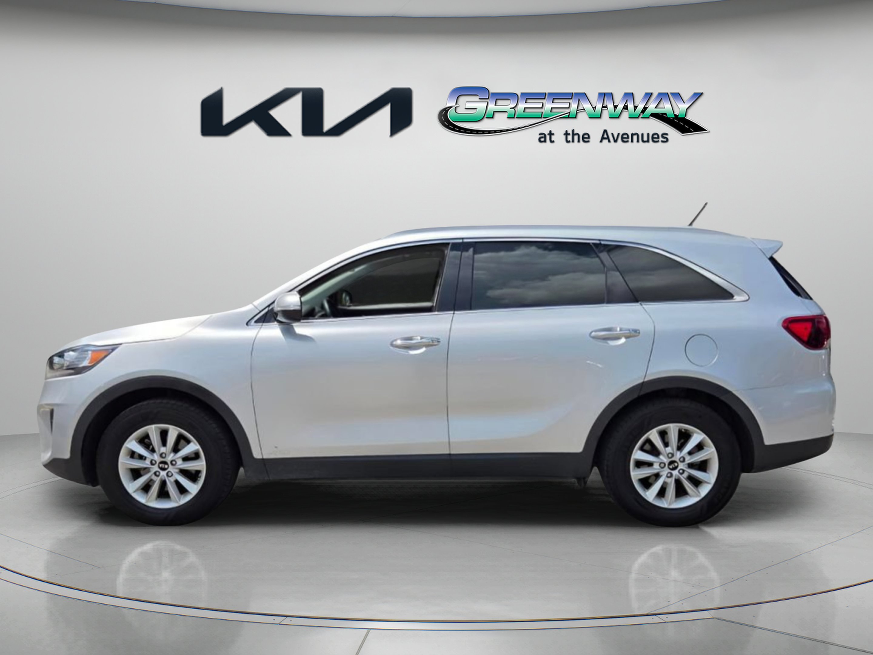 Used 2020 Sparkling Silver Kia LX image 4