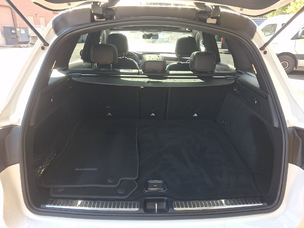 Certified Used 2022  Mercedes-Benz GLC 300 image 28