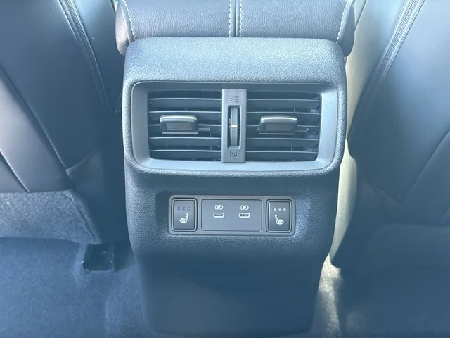 New 2026 Everest White Pearl TriCoat / Super Black Two-tone Nissan Platinum image 16