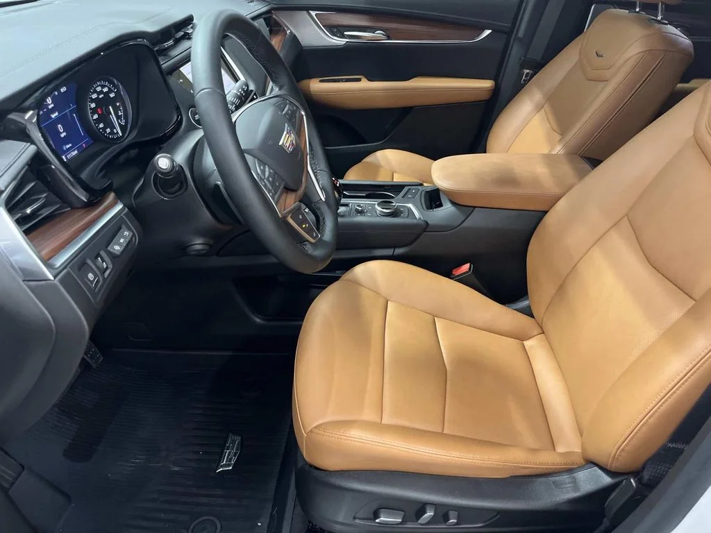 Used 2025 Crystal White Tricoat Cadillac Premium Luxury image 11