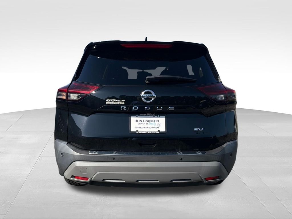 Used 2021 Black Nissan SV image 4