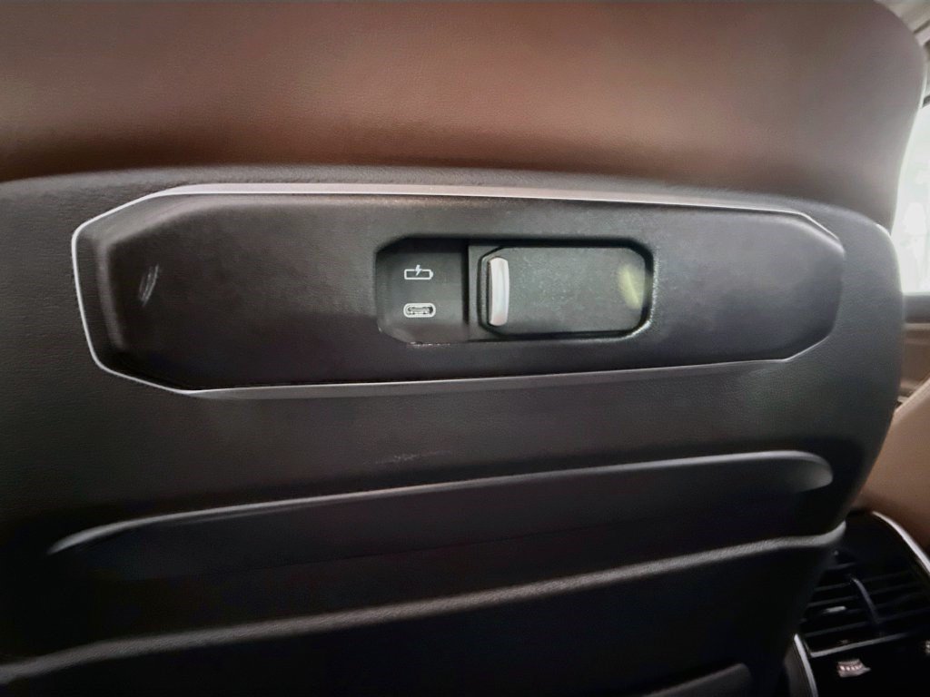 Used 2026 Skyscraper Gray Metallic BMW xDrive40i image 45