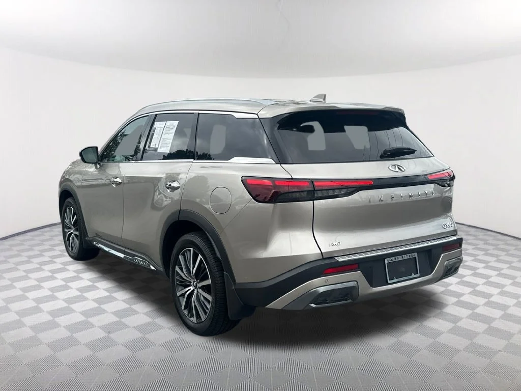 Used 2023 Silver INFINITI Sensory image 7