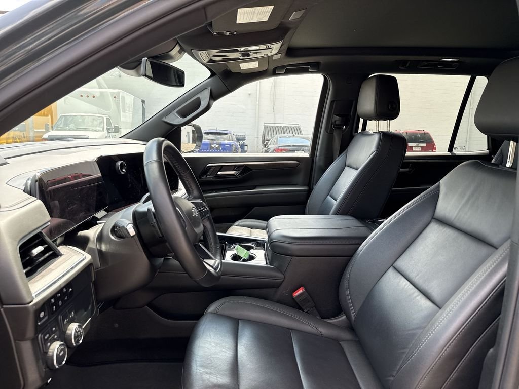 Used 2025 Gray Chevrolet Z71 image 10
