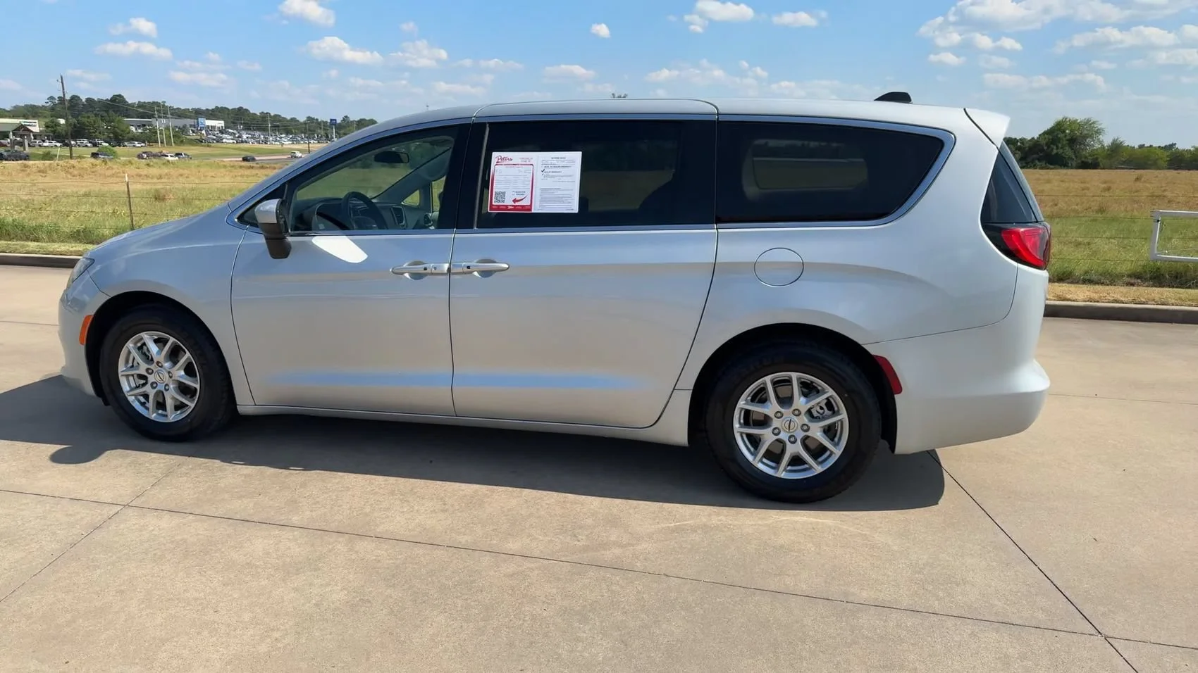 Used 2022 Silver Mist Clearcoat Chrysler LX image 6