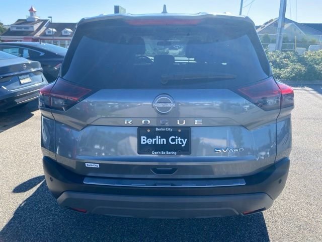 Used 2023 Gun Metallic Nissan SV image 4