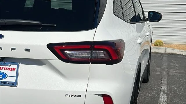 New 2025 Star White Metallic Tri-coat Ford ST-Line Select image 32