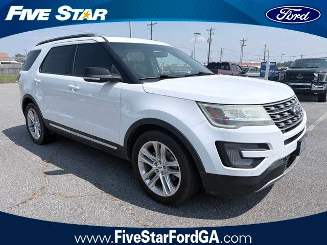 Used 2017 White Ford XLT image 1