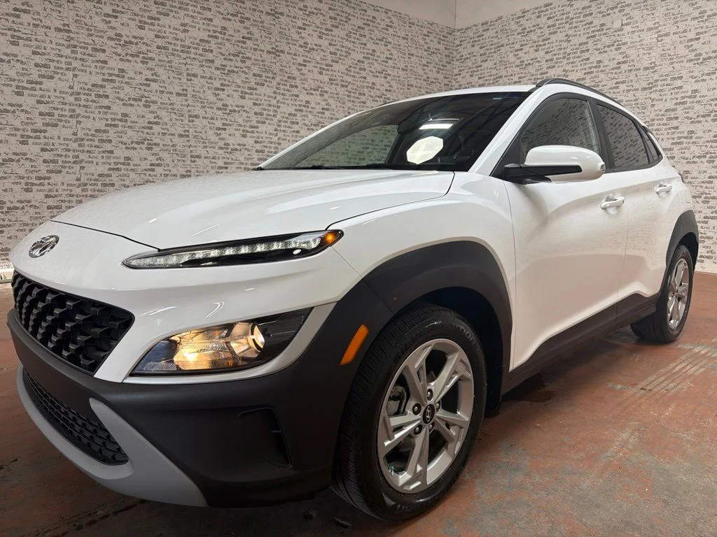 Used 2022 Lunar White Hyundai SEL image 3