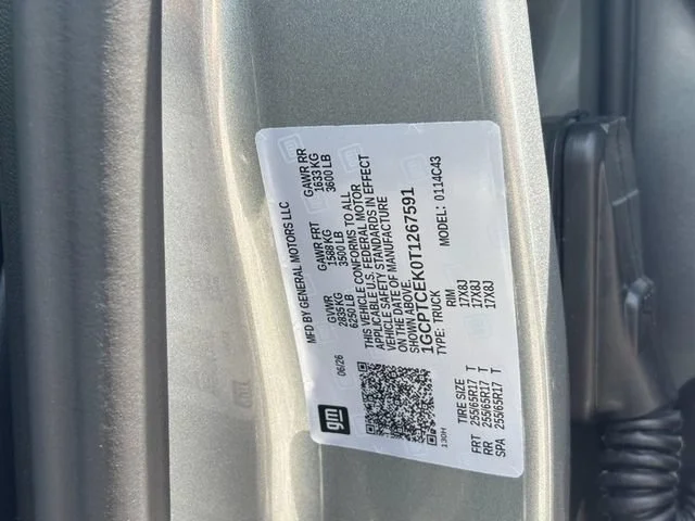 New 2026 Sterling Gray Metallic Chevrolet LT image 19